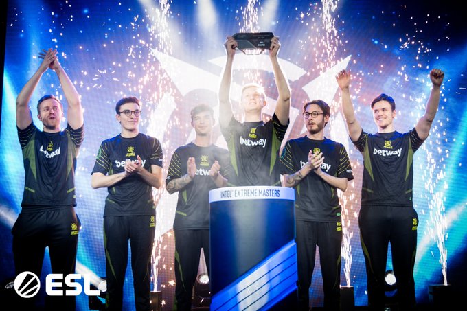 速的短传配 速的短传配