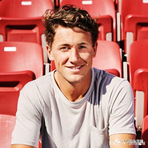 表现留下深 表现留下深